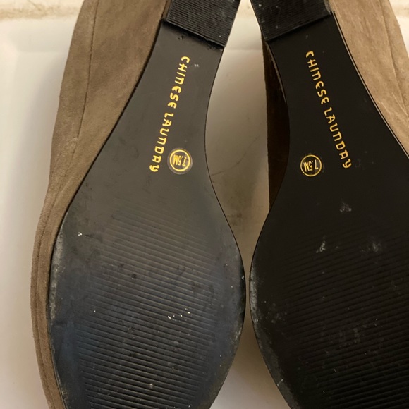 Chinese Laundry open toe suede wedges - Picture 4 of 4